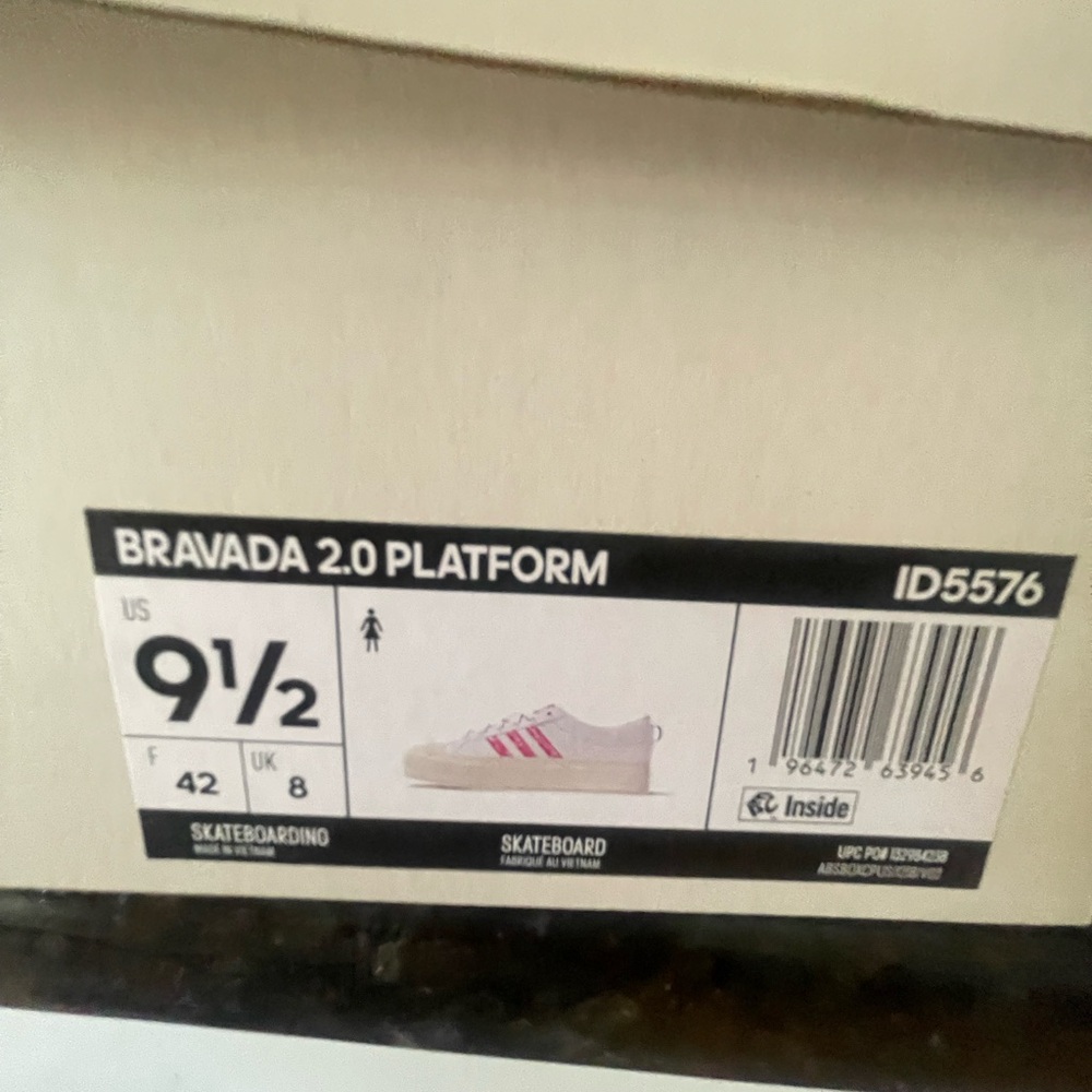 Adidas BRAVADA 2.0 PLATFORM SHOES
Size. 9.5 white and pink - Picture 8 of 8